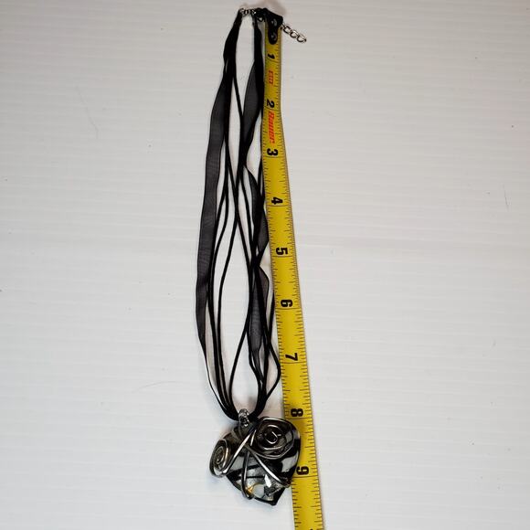 Wire Wrapped Heart Pendant Necklace Lace 16" Unsigned - Picture 6 of 6